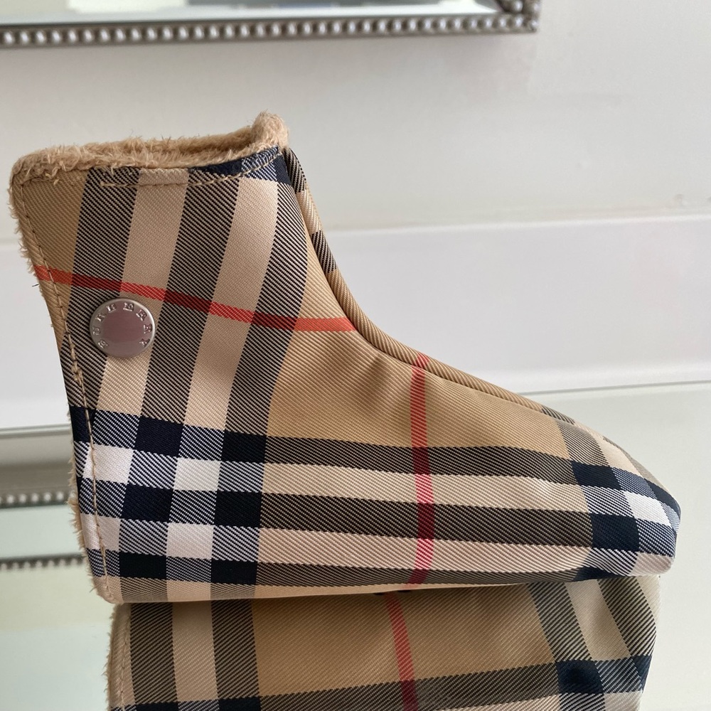 Rare Genuine Burberry Golf Putter Head cover.